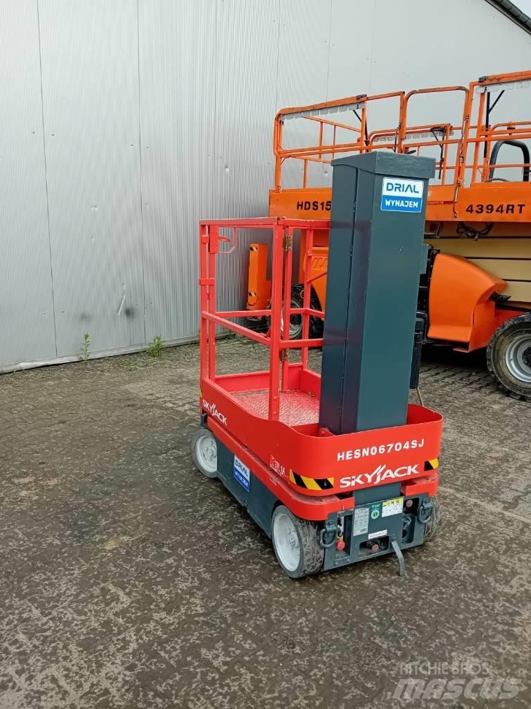 SkyJack SJ 16 Podnośniki masztowe