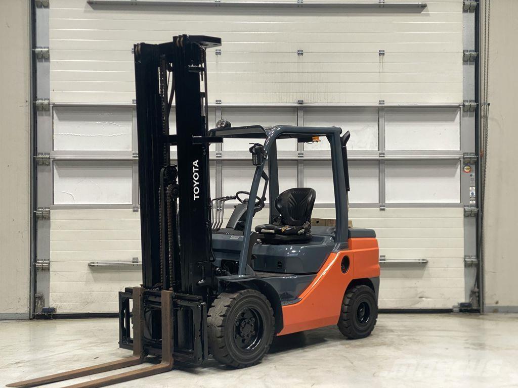 Toyota 52-8FDF30 Wózki Diesla