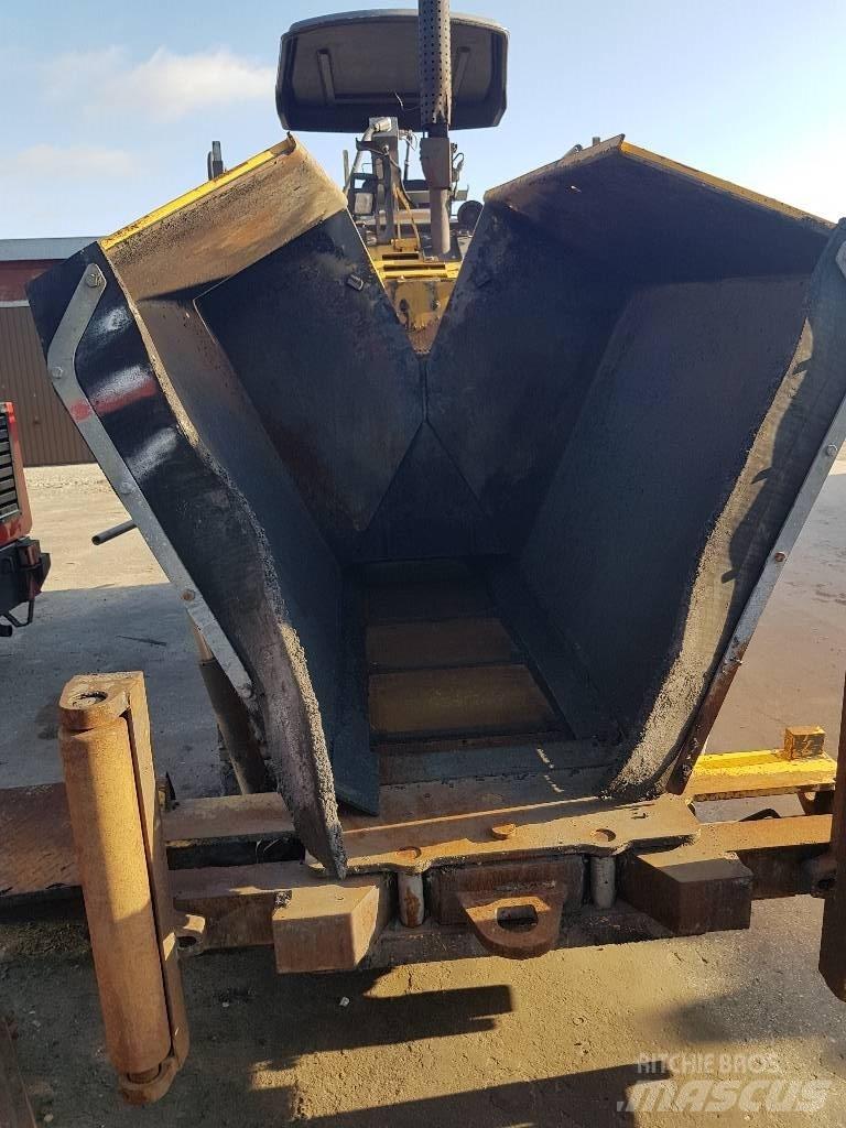 Volvo TITAN 2820 Rozściełacze do asfaltu