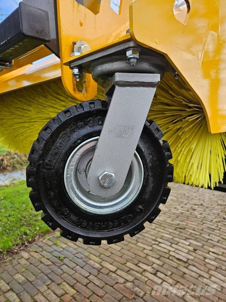  VDMJ Kameleon Zamiatarki - Zgarniarki - Odśnieżarki