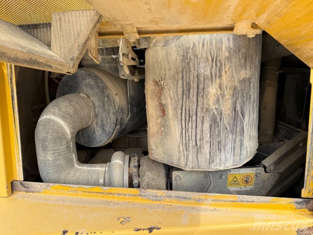 Komatsu D 155 AX-6 Spycharki gąsienicowe