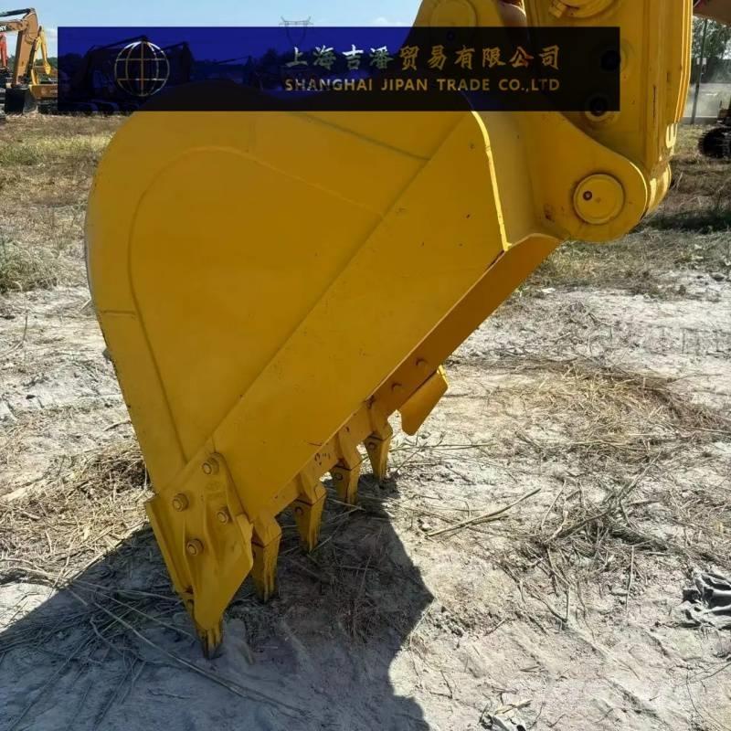 Komatsu PC 210 Koparki gąsienicowe
