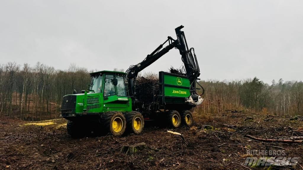 John Deere 1490D Forwardery