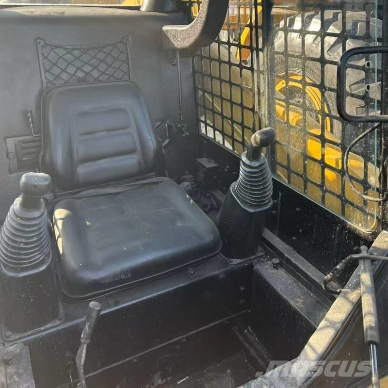 CAT 226 Ładowarki burtowe