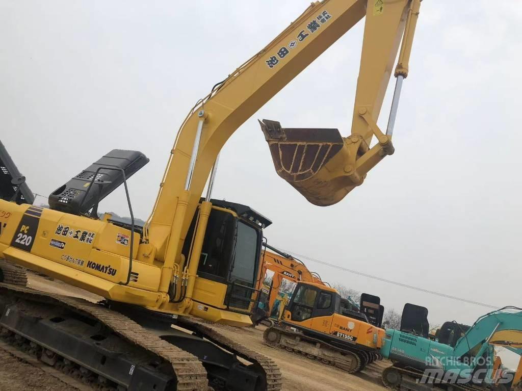 Komatsu 220-8 Koparki gąsienicowe