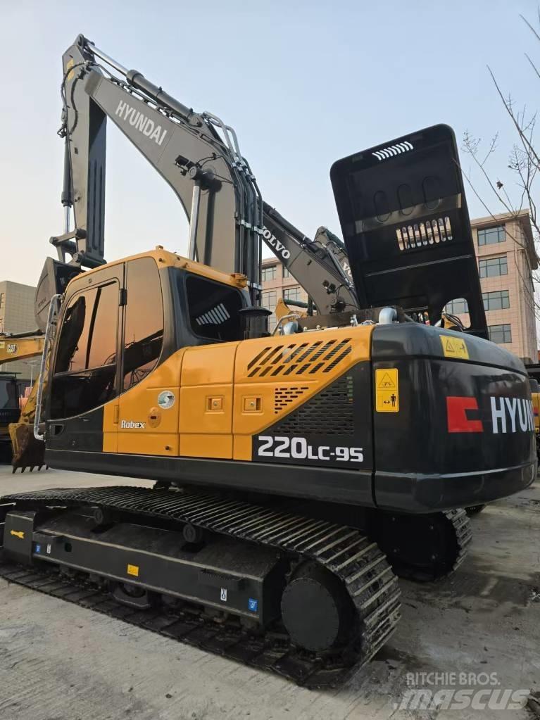 Hyundai 220—9S Koparki gąsienicowe