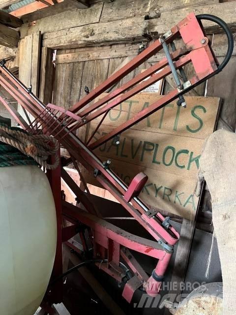 Hardi 600 Zamontowane opryskiwacze