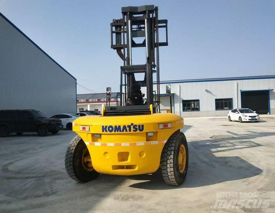 Komatsu FD200 Ładowarki teleskopowe