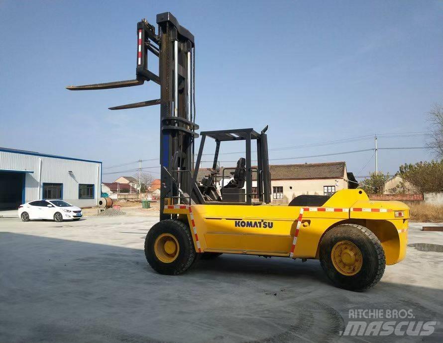 Komatsu FD200 Ładowarki teleskopowe