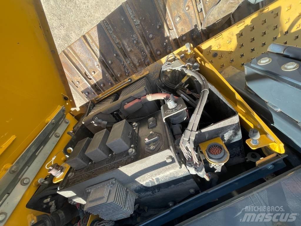 DEERE 700K Spycharki gąsienicowe