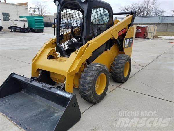 CAT 272 D Ładowarki burtowe