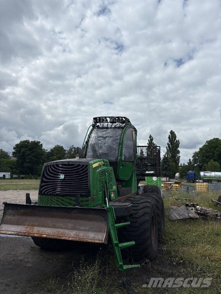 John Deere 1910E Forwardery