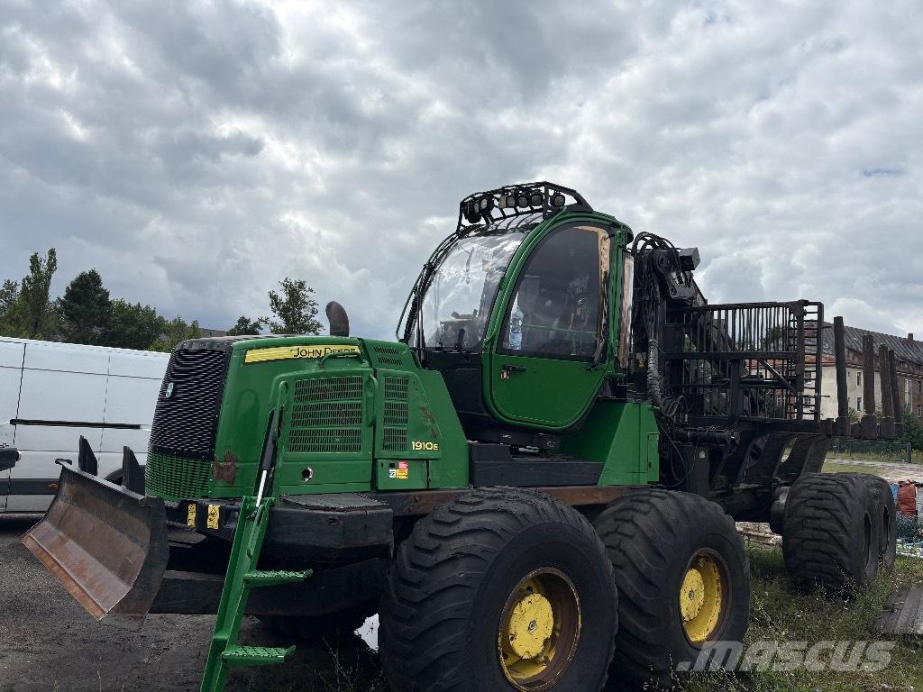 John Deere 1910E Forwardery