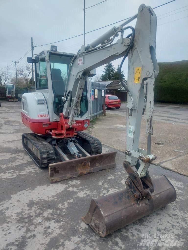Takeuchi TB 230 Minikoparki