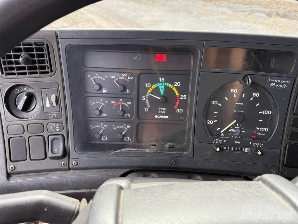 Scania P94 Samochody ciężarowe ze skrzynią zamkniętą