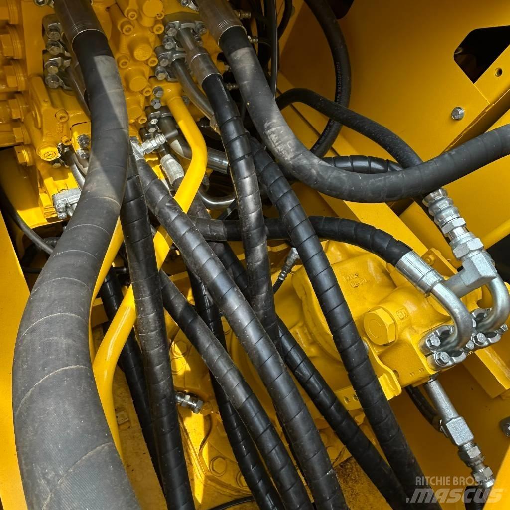 Komatsu 220-8 Koparki gąsienicowe
