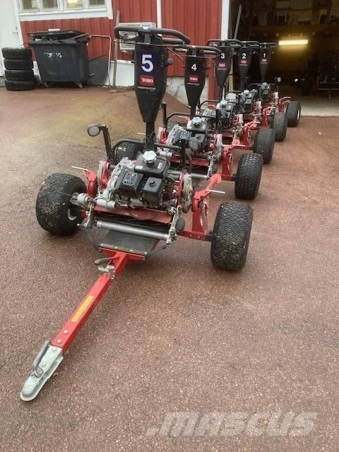 Toro 1021 Kosiarki mechaniczne z operatorem za maszyną