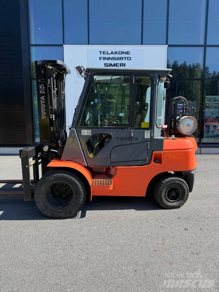 Toyota 02-7 FGF 30 Wózki LPG