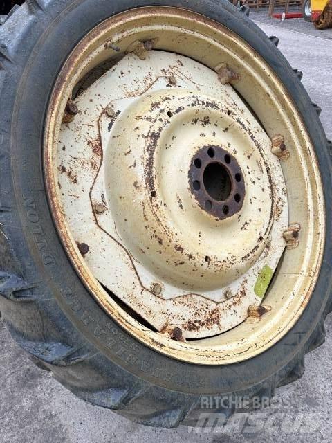 Dunlop 9.5R44 Opony, koła i felgi