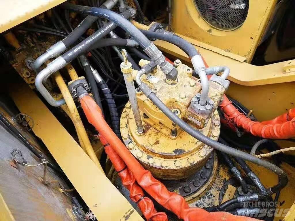 CAT 330 D Koparki gąsienicowe
