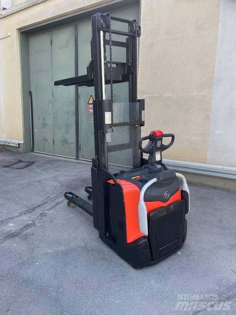 BT SPE 200 D Wózki widłowe unoszące z dyszlem