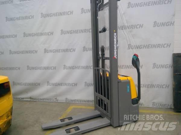 Jungheinrich EJC 112 Wózki widłowe unoszące z dyszlem