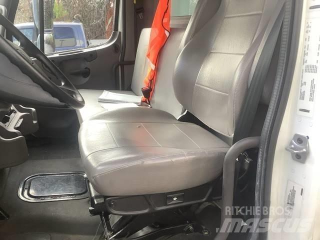 Freightliner M2 Samochody ciężarowe ze skrzynią zamkniętą