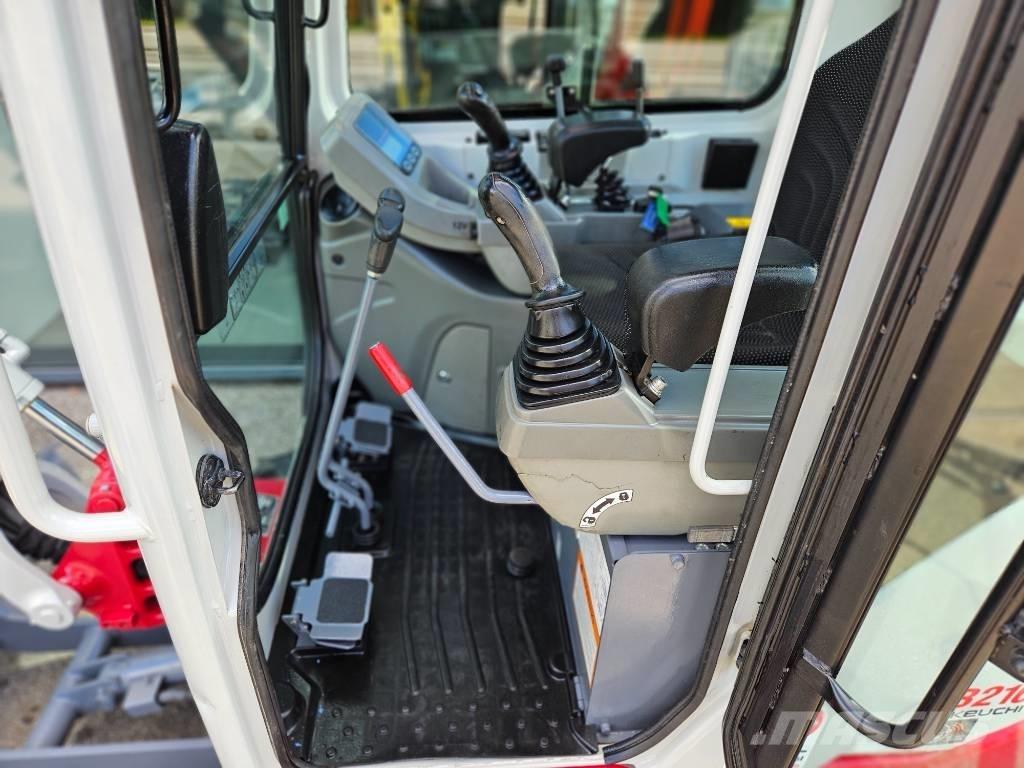 Takeuchi TB 216 Minikoparki