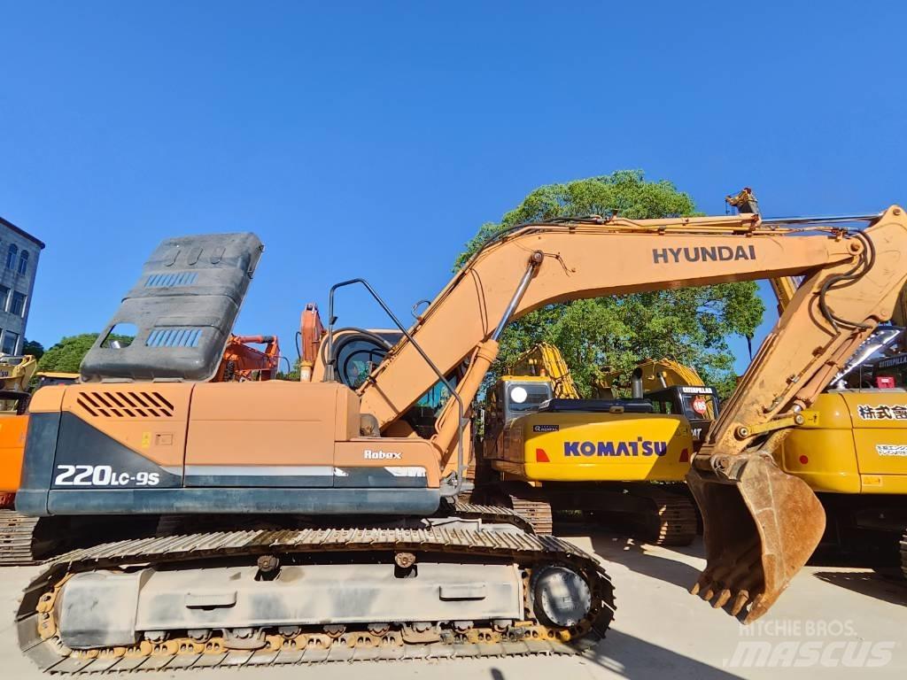 Hyundai Robex 220 LC Koparki gąsienicowe