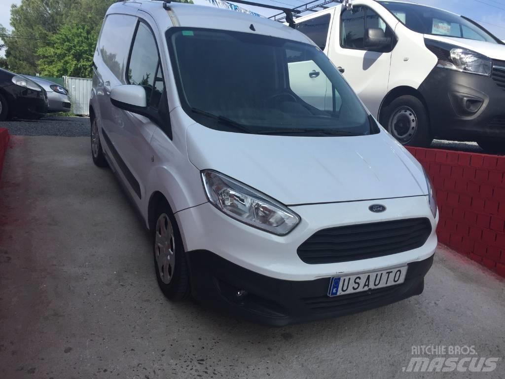 Ford Courier Samochody dostawcze ze skrzynią zamkniętą