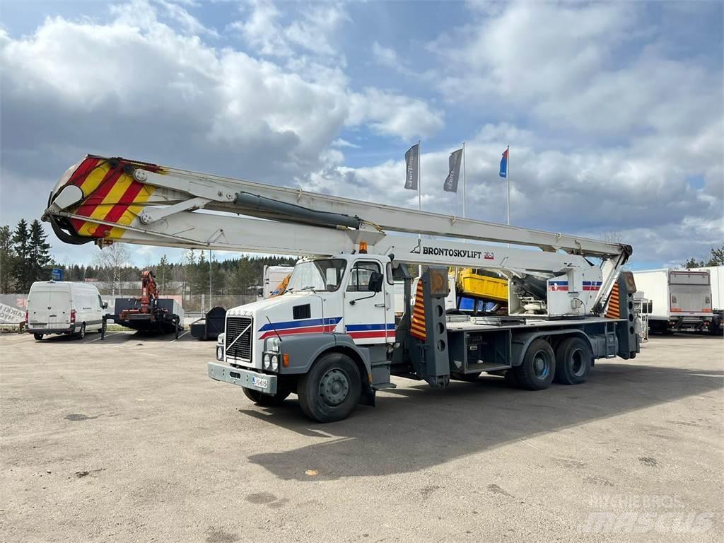 Volvo N12-1-V-6X2 Żurawie samochodowe