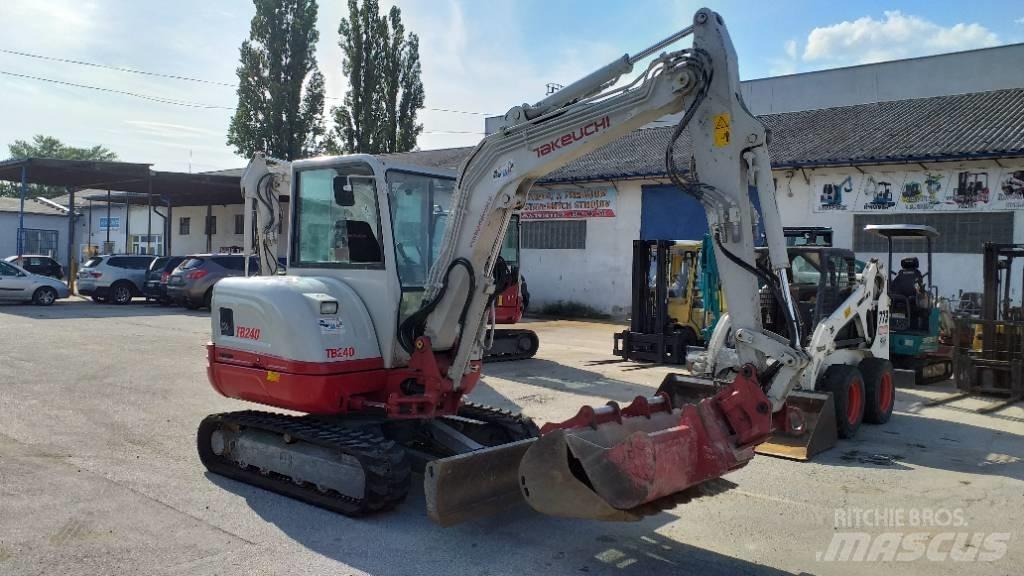 Takeuchi TB 240 Minikoparki
