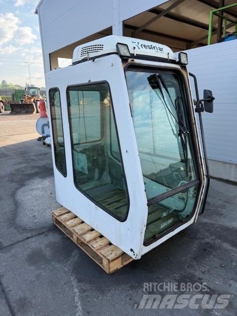 Liebherr CAB SERIE B Kabiny i wnętrze