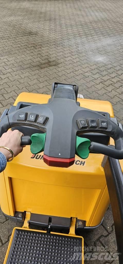 Jungheinrich ERE220 Wózki widłowe unoszące