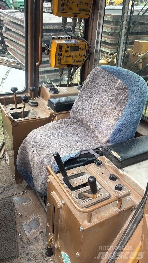 CAT D 4 C Spycharki gąsienicowe