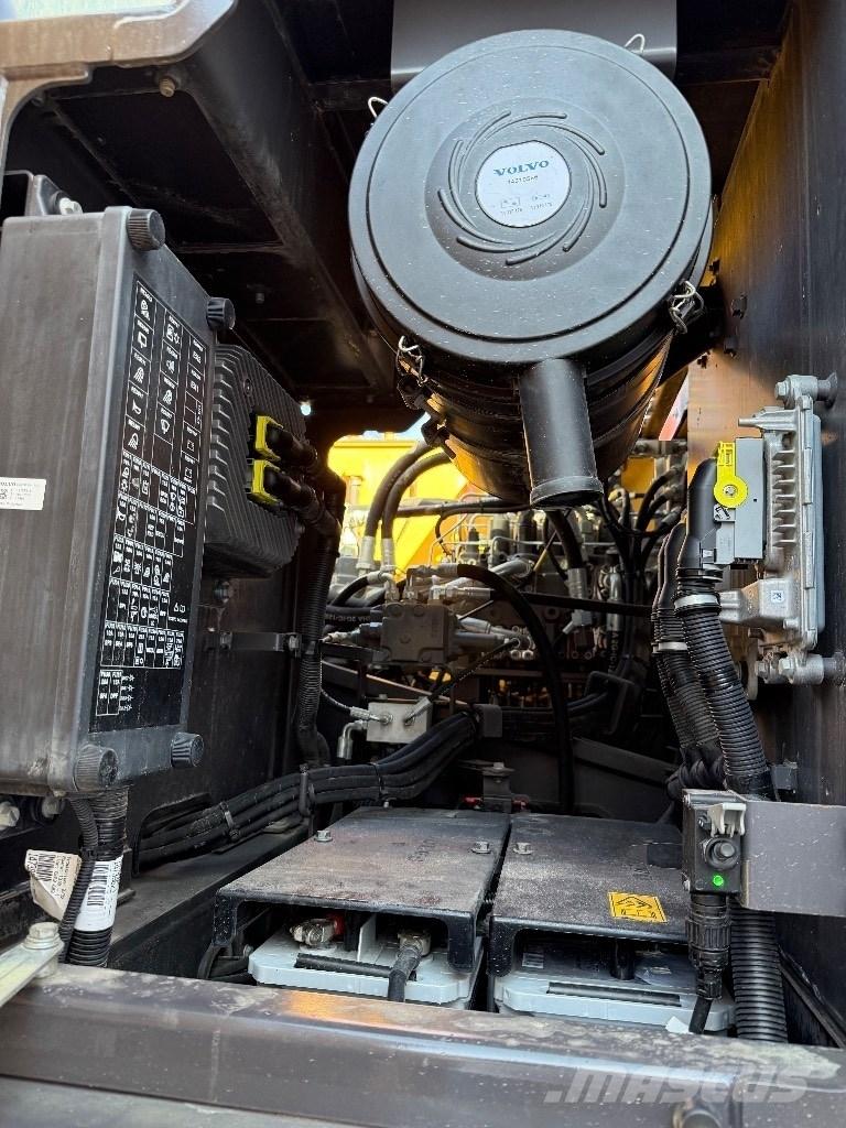 Volvo EC220E Koparki gąsienicowe