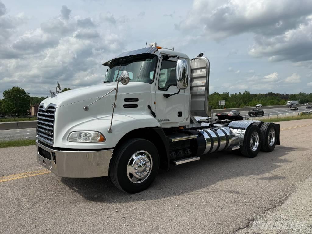 Mack CXU 613 Ciągniki siodłowe