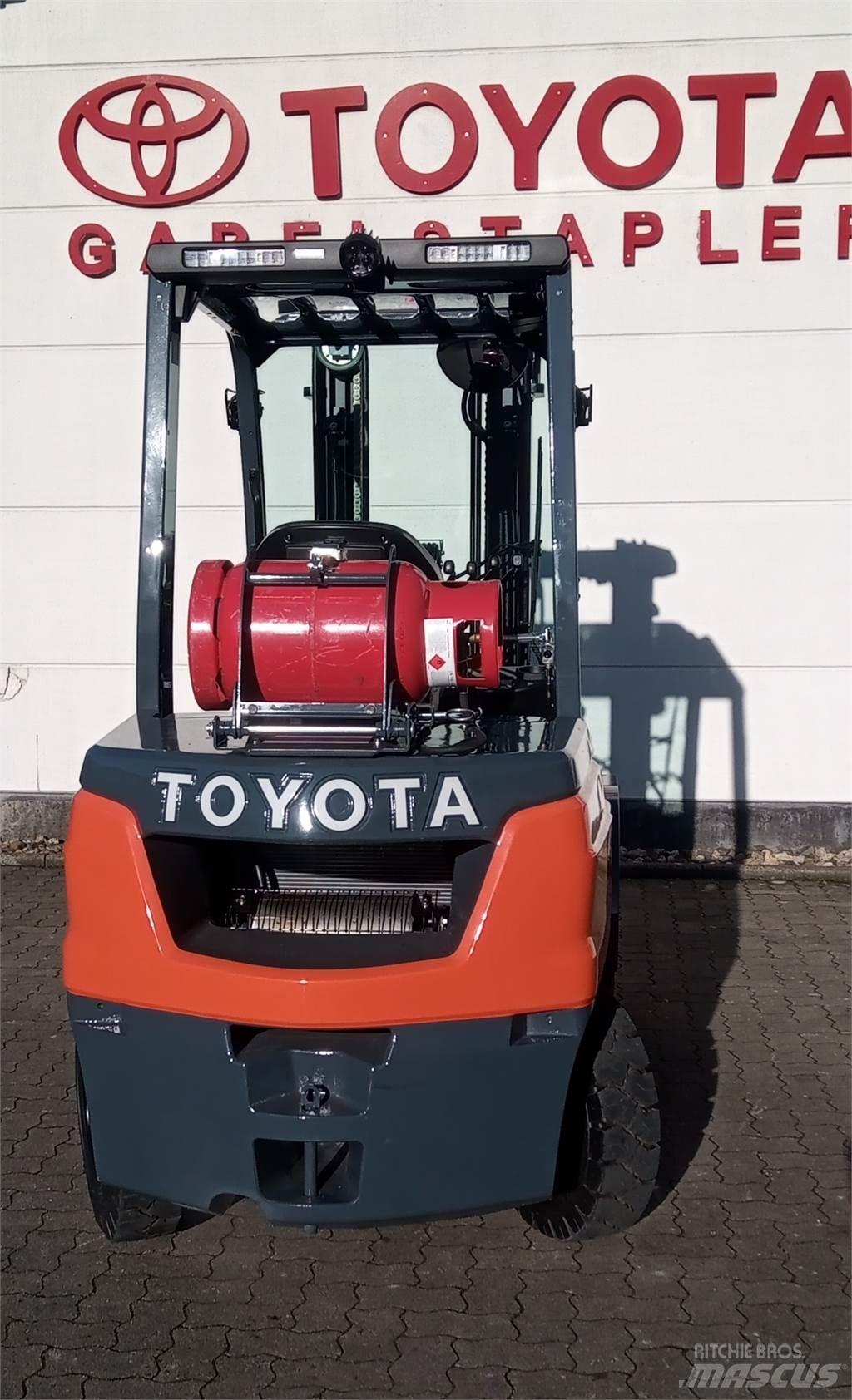 Toyota 02-8FGF30 Wózki LPG