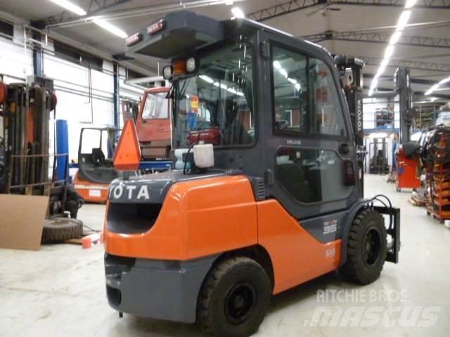 Toyota 52 - 2 - FDJF 35 Wózki Diesla