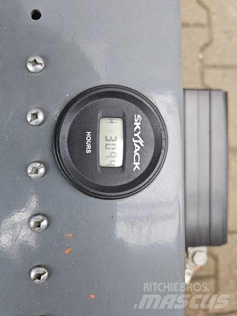 SkyJack SJIII 4632, Podnośniki nożycowe