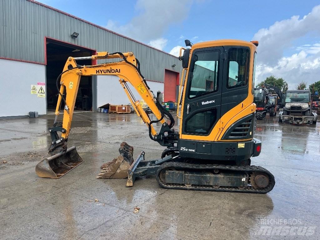 Hyundai R25Z-9 AK Minikoparki