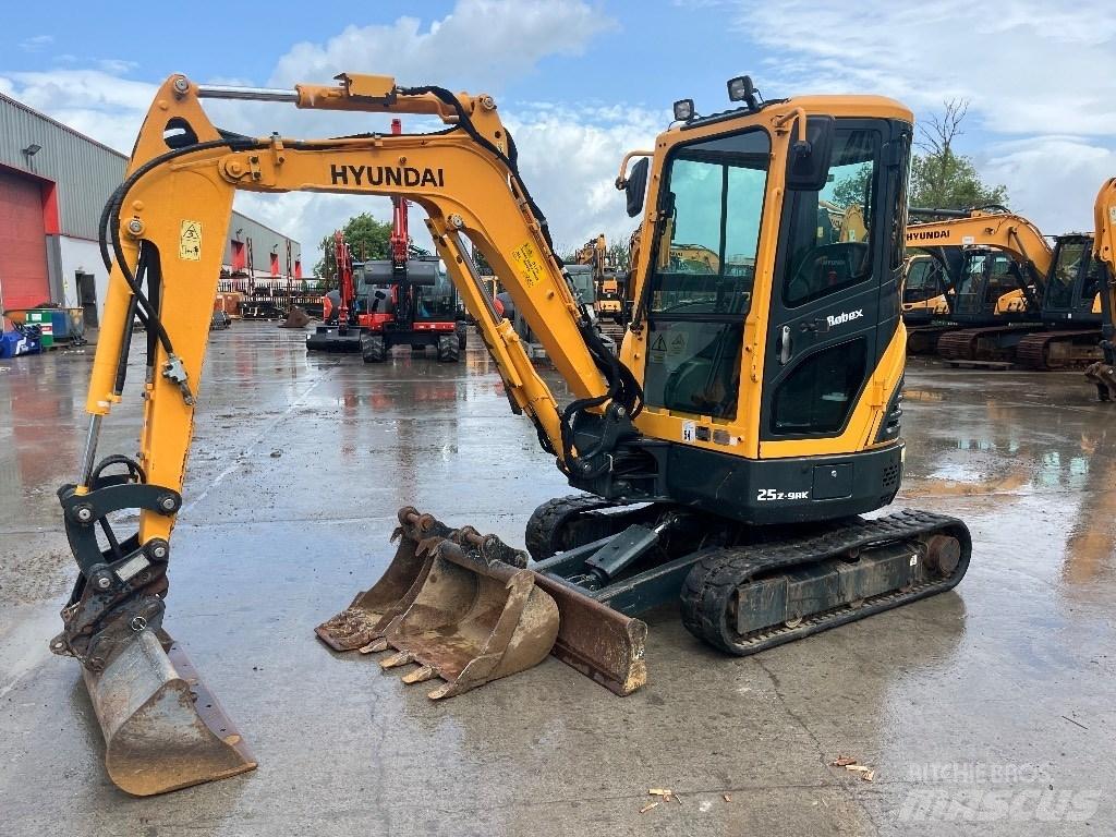 Hyundai R25Z-9 AK Minikoparki
