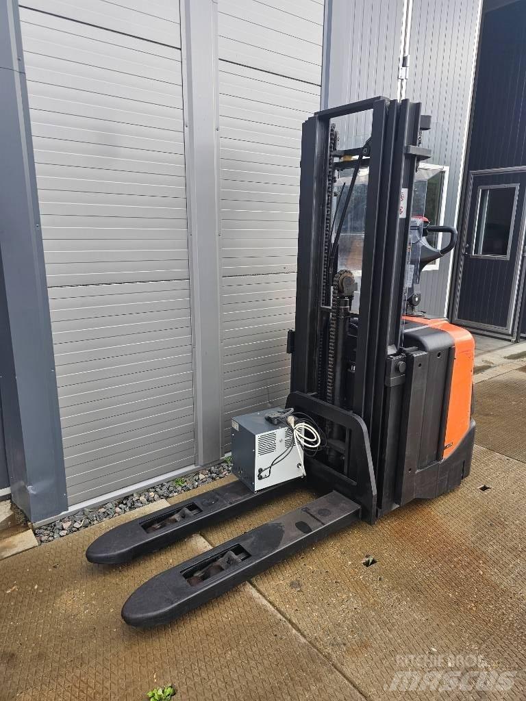 BT SPE 125 L 4150mm Wózki widłowe unoszące z dyszlem