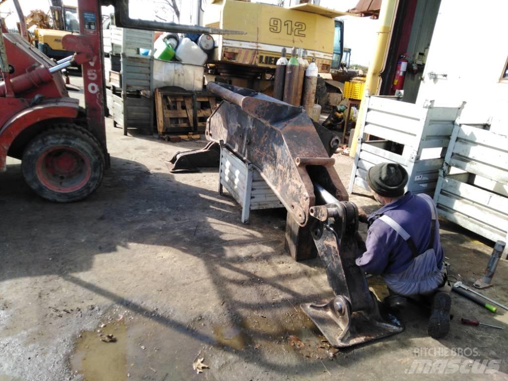 CAT M 318 Ramy i zawieszenie