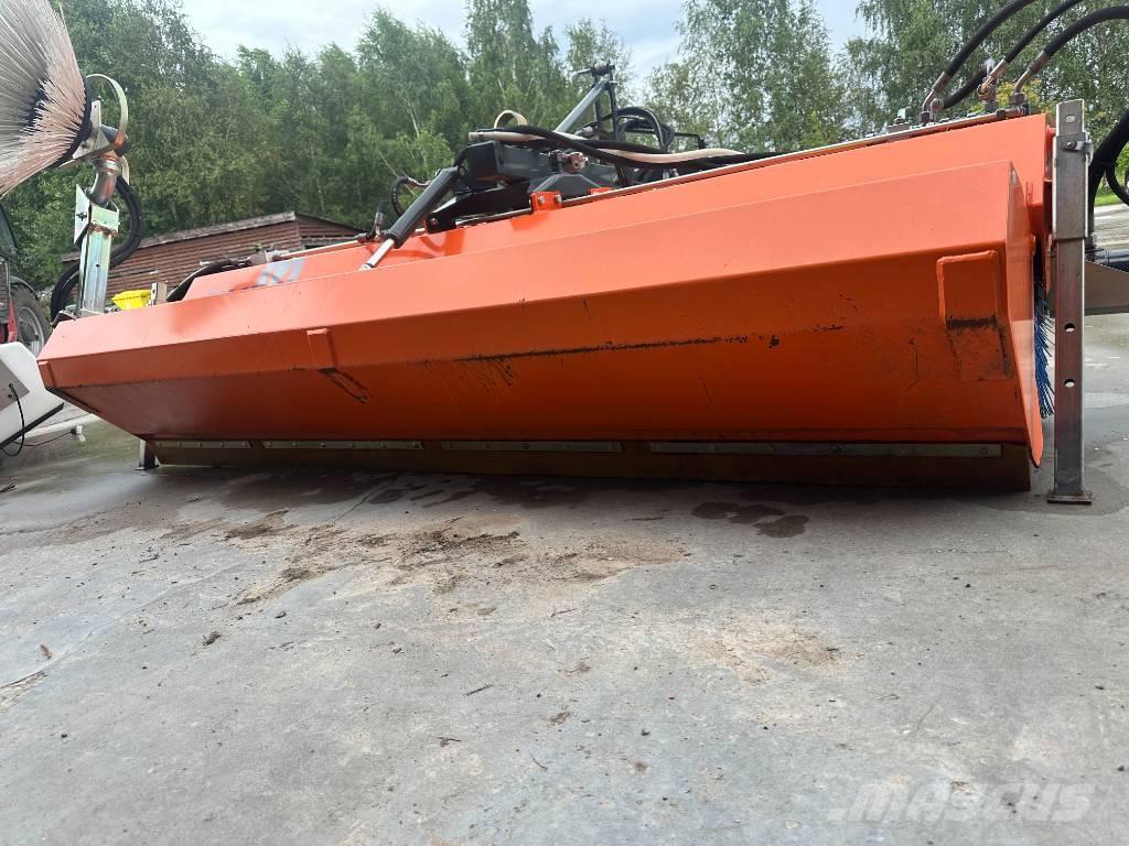 Tuchel Plus 590-260 Zamiatarki - Zgarniarki - Odśnieżarki