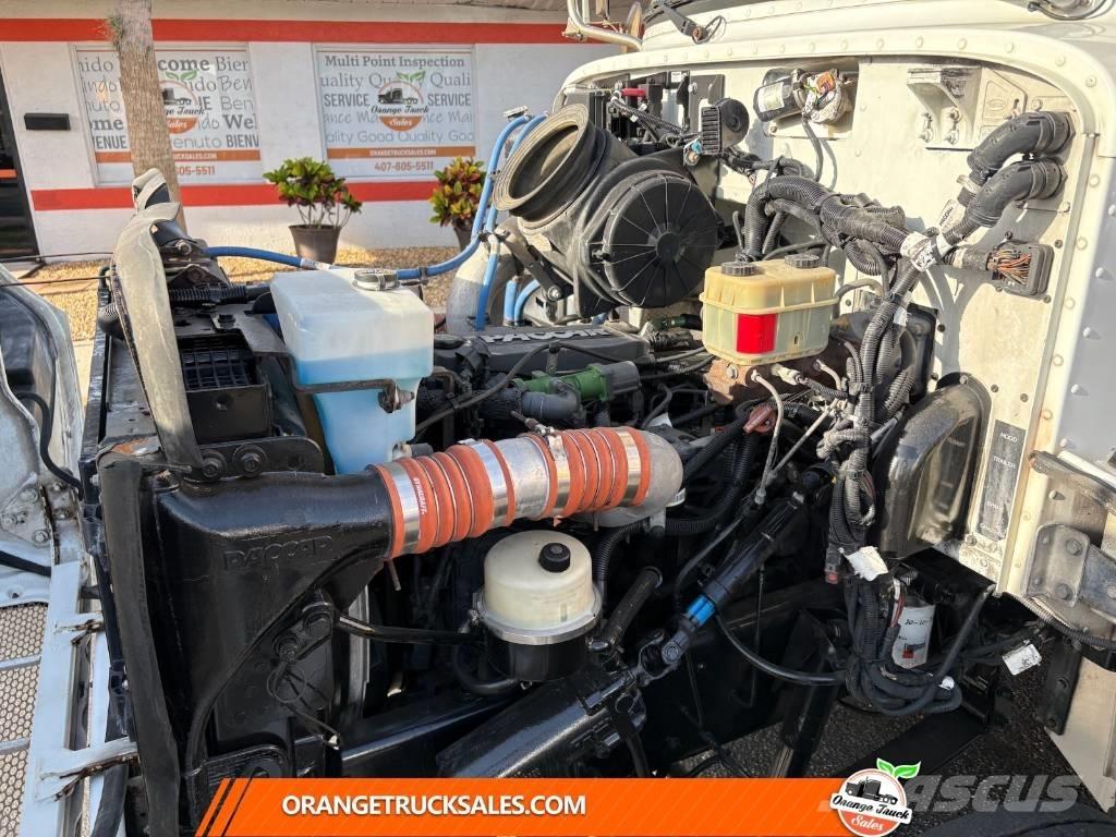 Peterbilt 337 Ciężarówki typu Platforma / Skrzynia