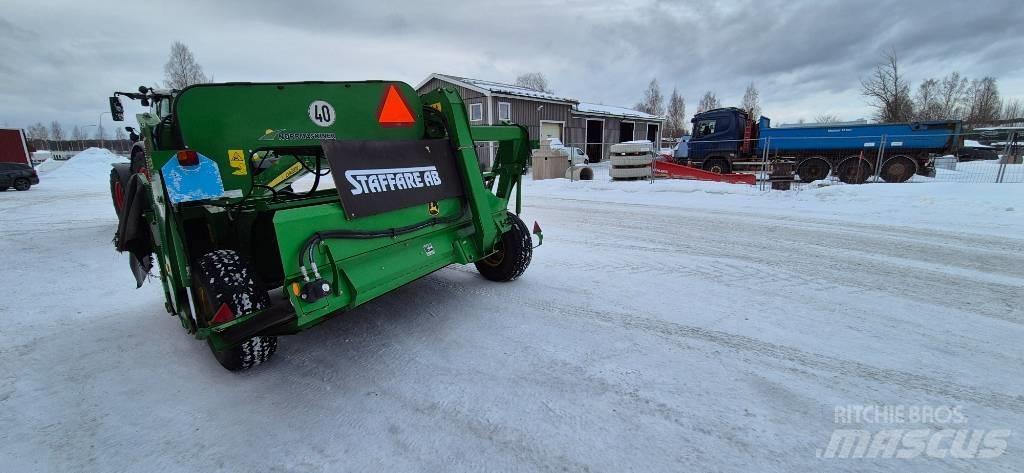 John Deere 835 Kosiarki ze wstępną obróbka paszy
