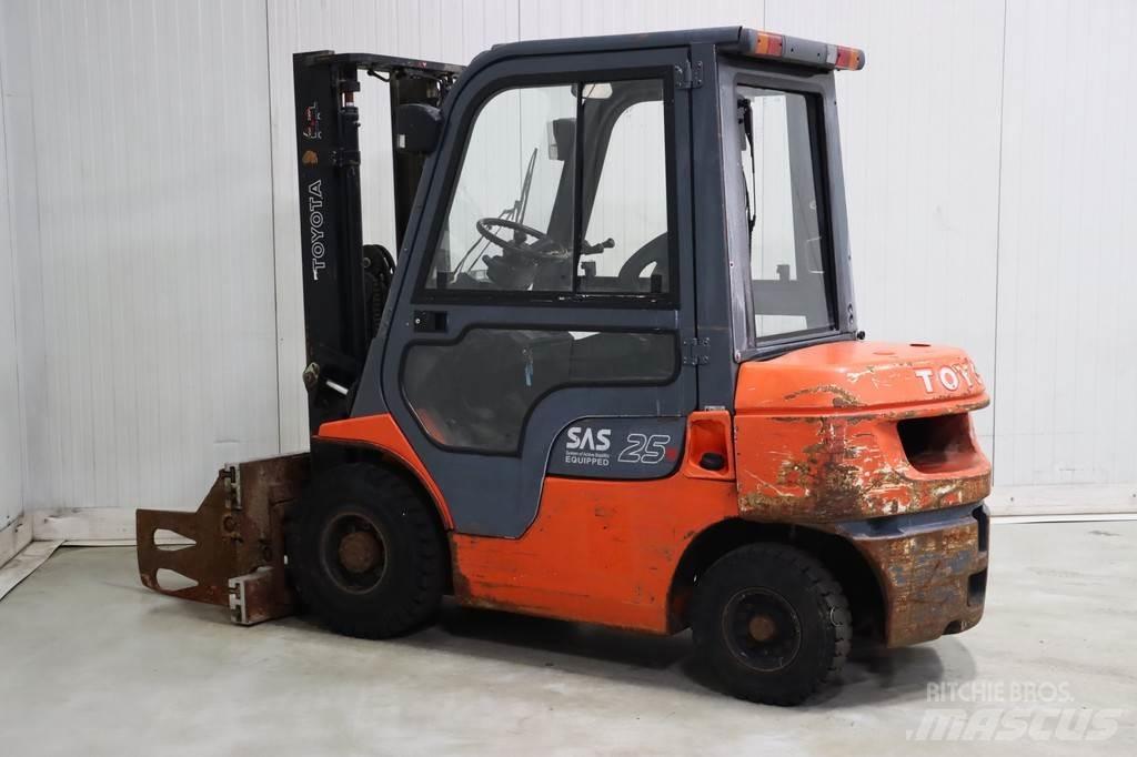 Toyota 62-7FDF25 Wózki Diesla