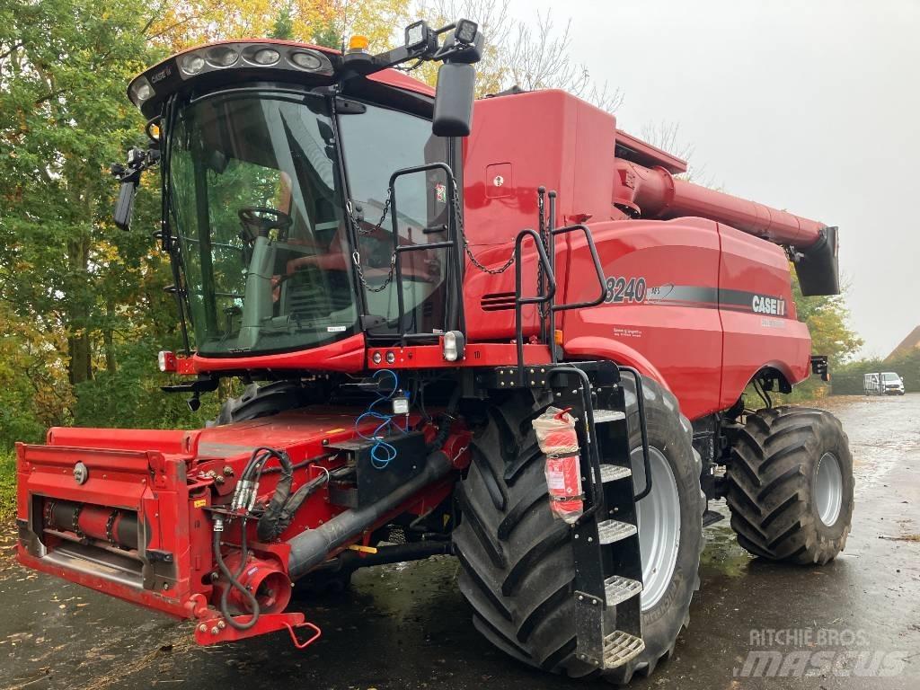 Case IH Axial 8240 Kombajny zbożowe
