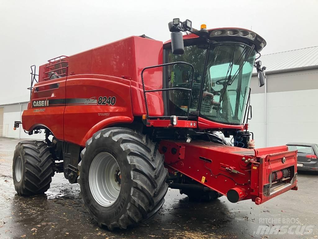 Case IH Axial 8240 Kombajny zbożowe